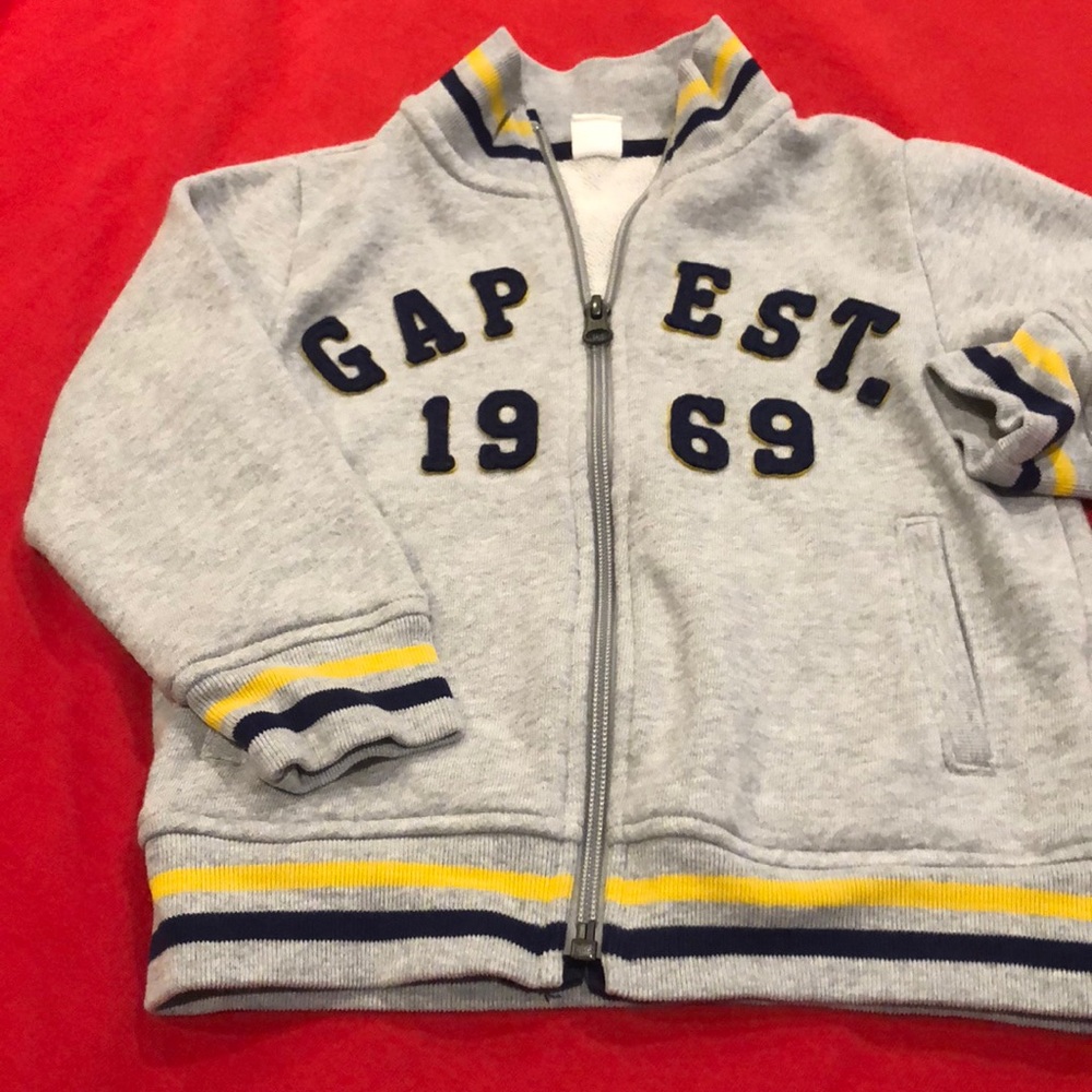 🐻Gap 4T zip up sweatshirt 🐻